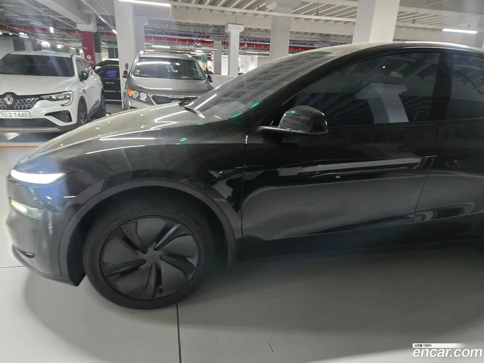 Tesla Model Y AWD 2025 — миниатюра 5