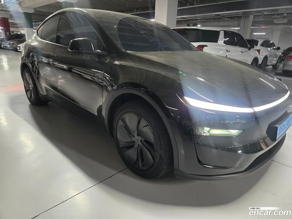 Tesla Model Y 2025