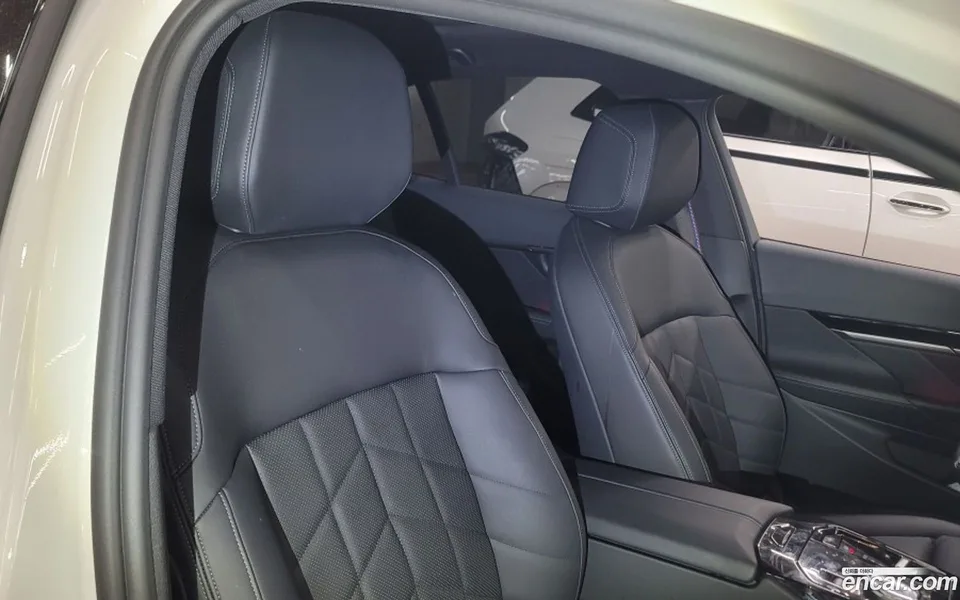 BMW 5 Series 520i 2024 — миниатюра 2