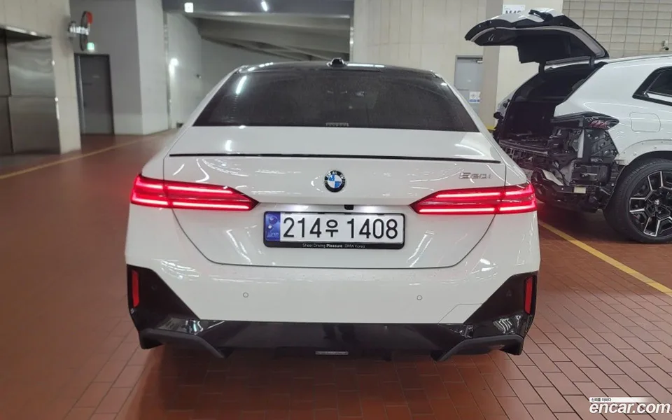 BMW 5 Series 520i 2024 — миниатюра 3