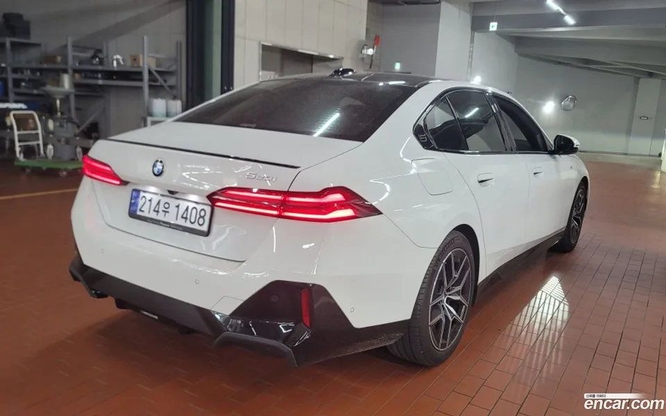 BMW 5 Series 520i 2024 — миниатюра 4
