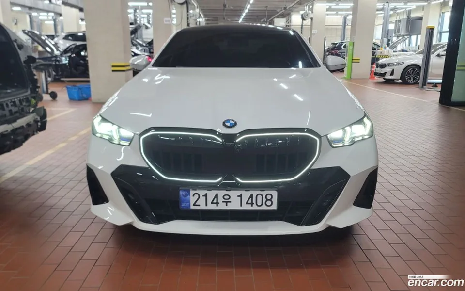 BMW 5 Series 520i 2024 — фото 1, купить с доставкой в Москву