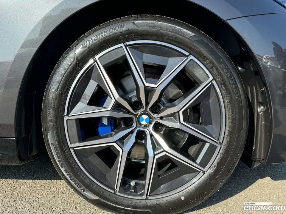 BMW 5 Series 520i M 2026 — миниатюра 2