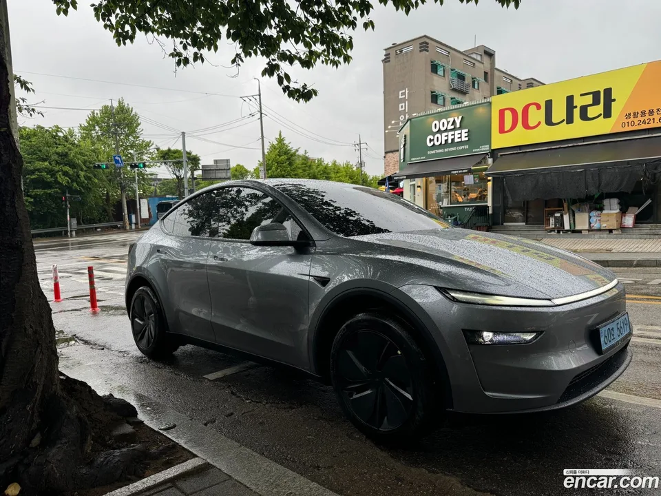 Tesla Model Y RWD 2026 — миниатюра 2