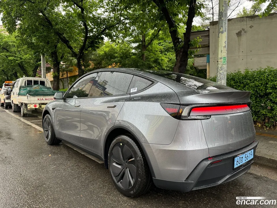 Tesla Model Y RWD 2026 — миниатюра 3
