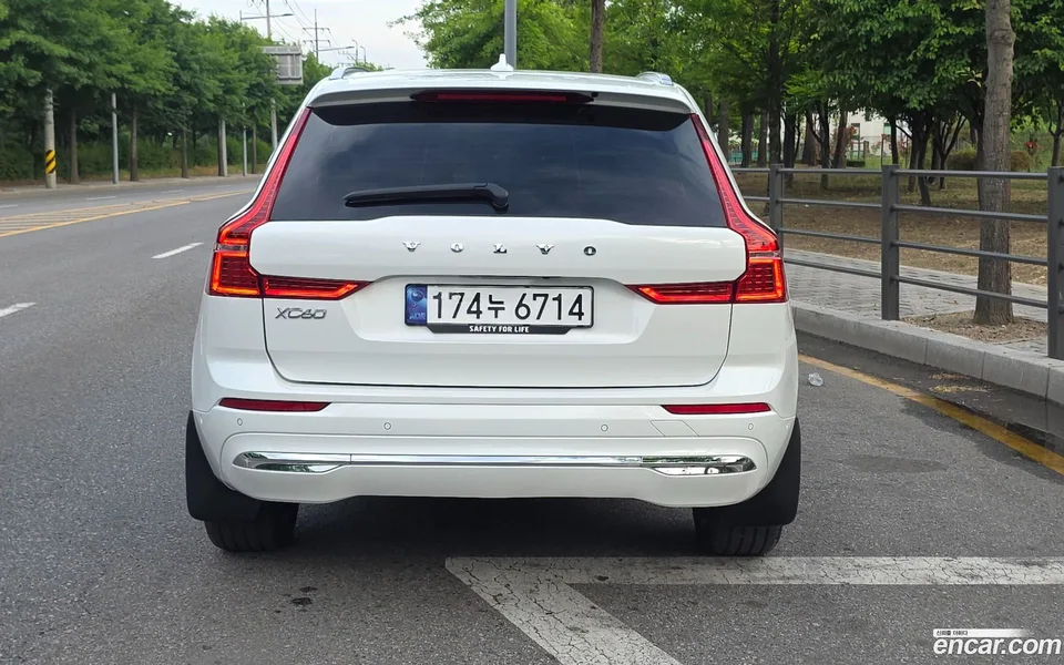 Volvo XC60 B6 2023 — миниатюра 4
