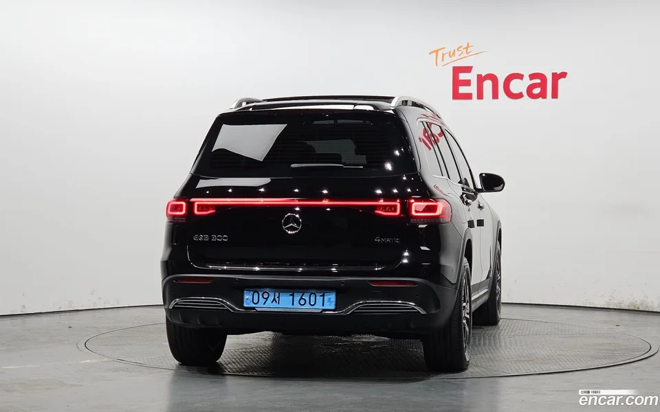 Mercedes-Benz EQB EQB300 4MATIC AMG 2023 — миниатюра 4