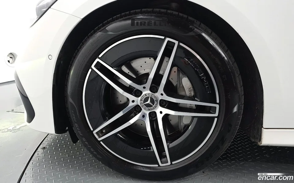 Mercedes-Benz E-Class E300 4MATIC AMG Line 2024 — миниатюра 2