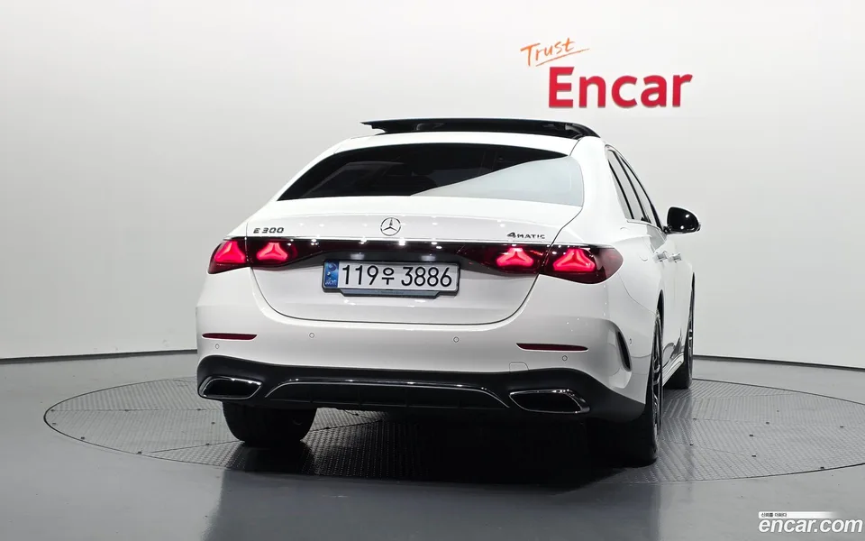 Mercedes-Benz E-Class E300 4MATIC AMG Line 2024 — миниатюра 4