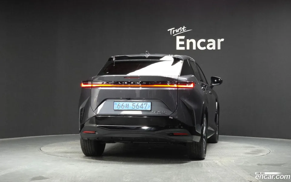 Lexus RZ 450e 2023 — миниатюра 4