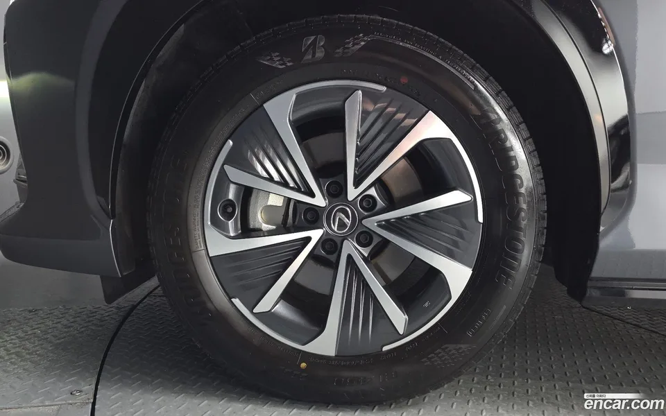 Lexus RZ 450e 2023 — миниатюра 5