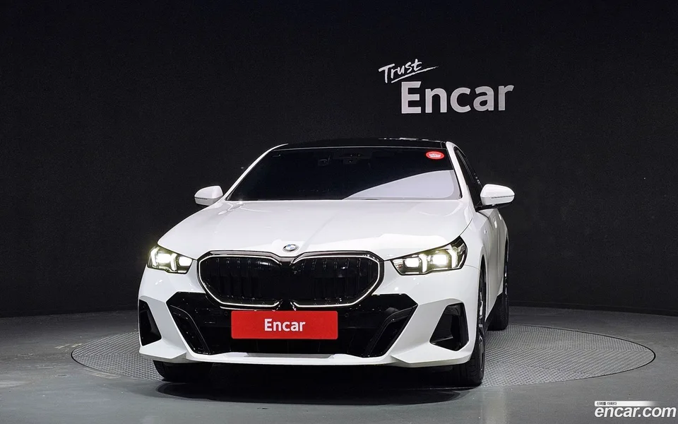 BMW 5 Series 520i M 2025 — миниатюра 3