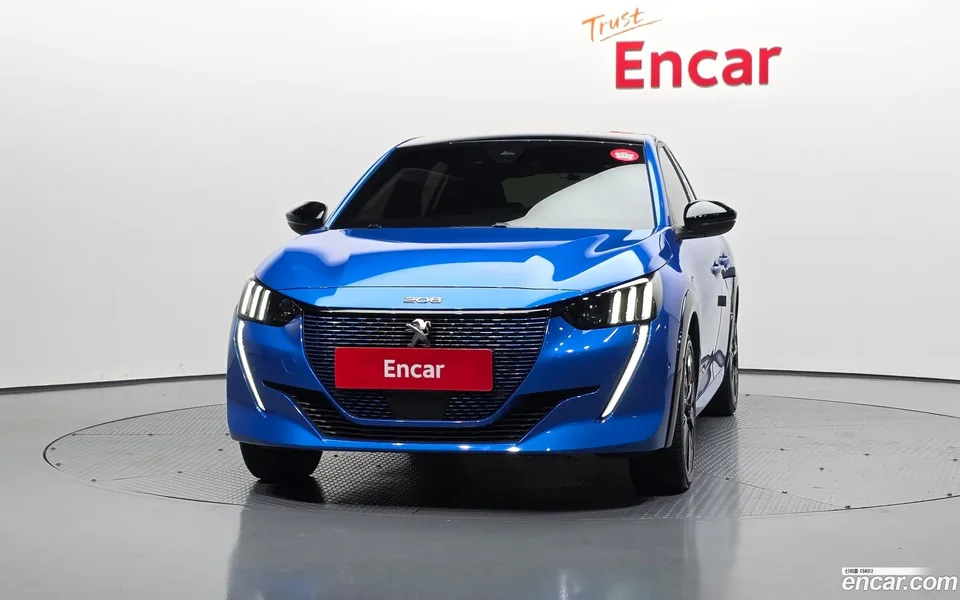 Peugeot e-208 GT 2023 — миниатюра 3