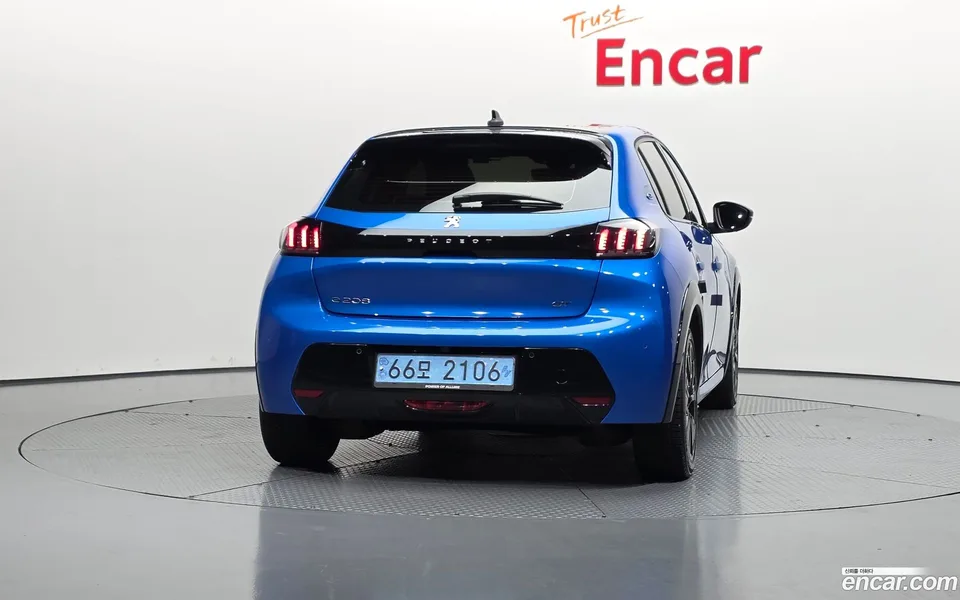 Peugeot e-208 GT 2023 — миниатюра 4