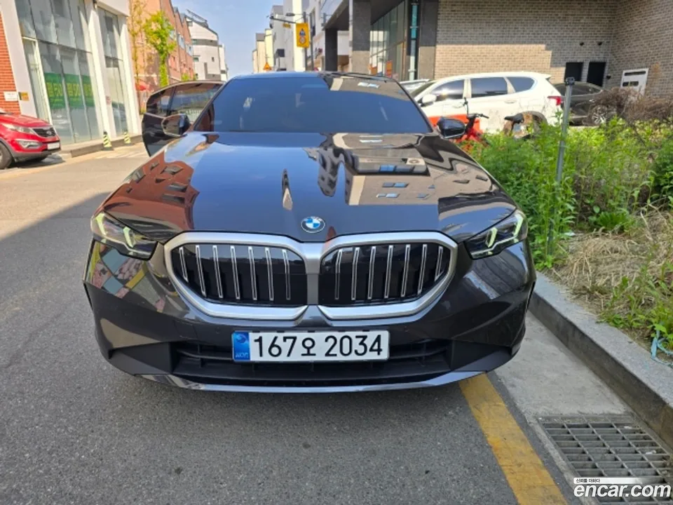 BMW 5 Series 520i 2025 — фото 1, купить с доставкой в Москву