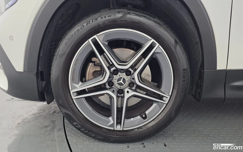 Mercedes-Benz GLB-Class GLB250 4MATIC 2023 — thumbnail 2