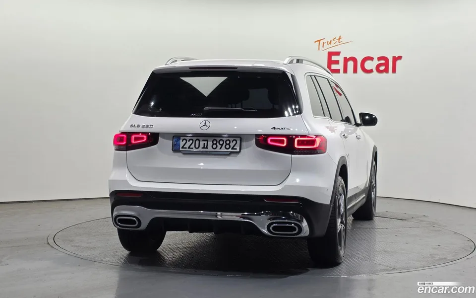 Mercedes-Benz GLB-Class GLB250 4MATIC 2023 — thumbnail 4