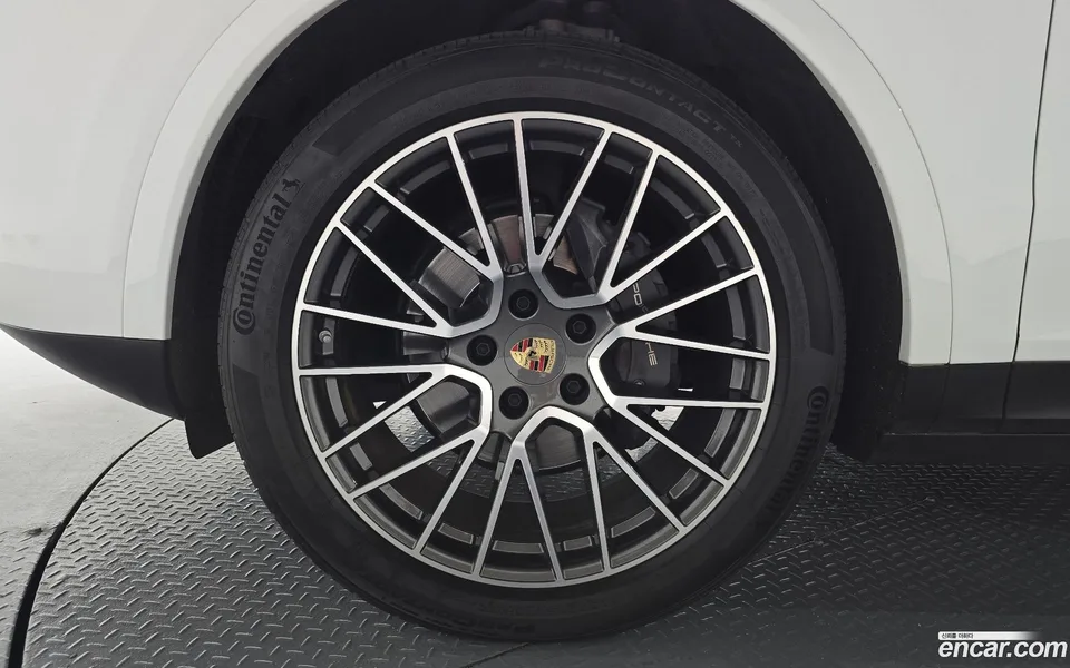 Porsche Cayenne 3.0 2023 — миниатюра 2