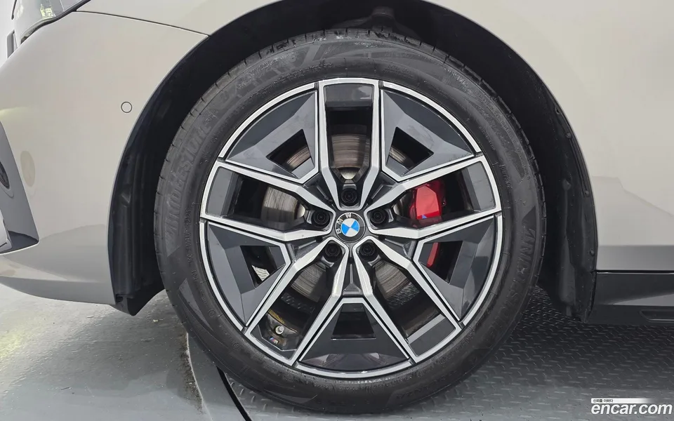 BMW 5 Series 520i 2025 — миниатюра 2