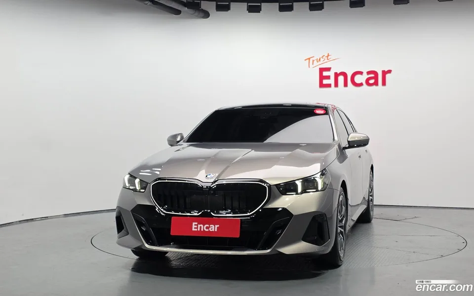 BMW 5 Series 520i 2025 — миниатюра 3