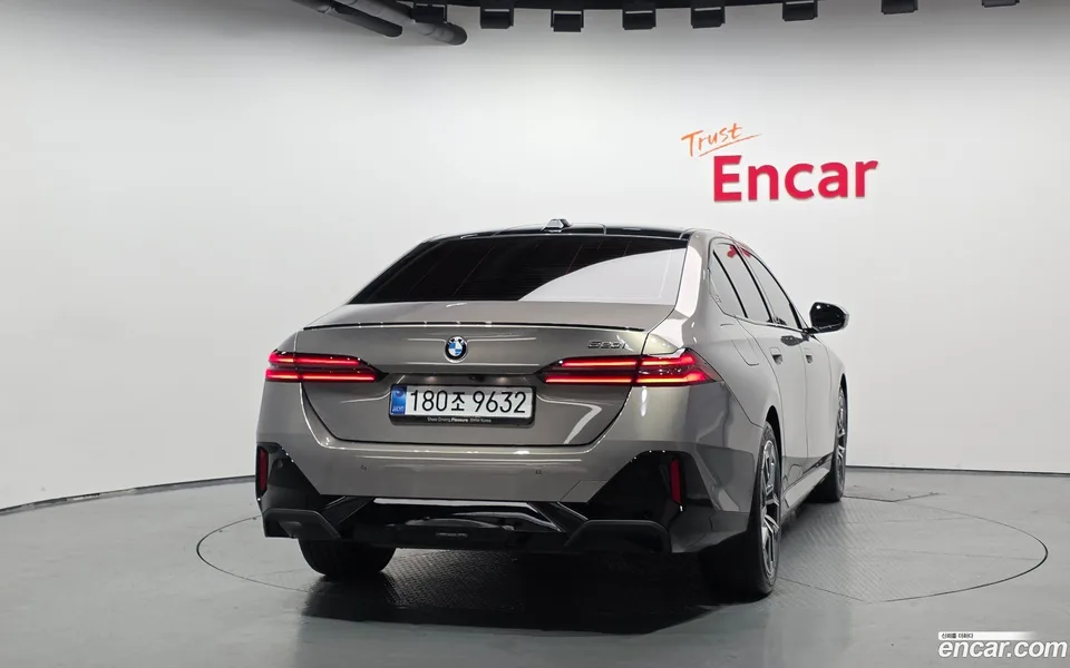 BMW 5 Series 520i 2025 — миниатюра 4