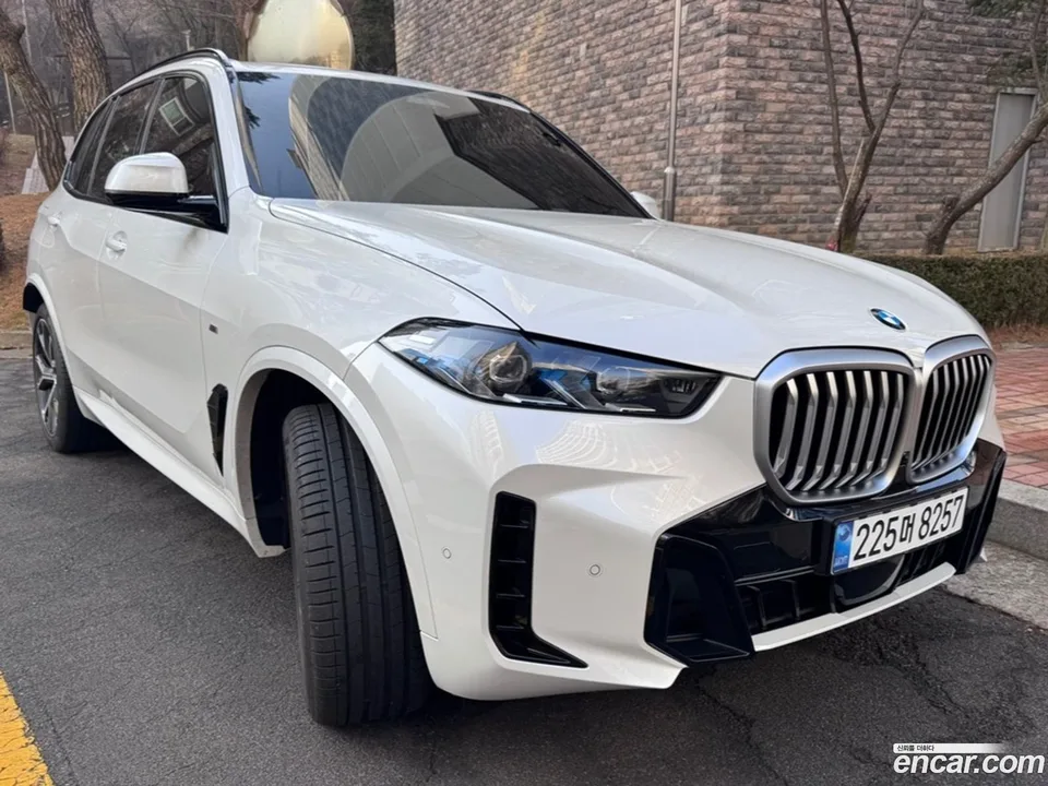 BMW X5 xDrive 40i M 2024 — фото 1, купить с доставкой в Москву