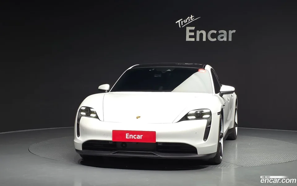 Porsche Taycan 2023 — миниатюра 3