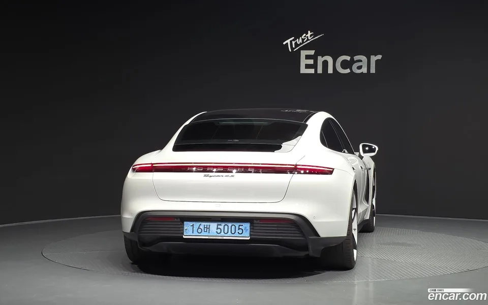 Porsche Taycan 2023 — миниатюра 4