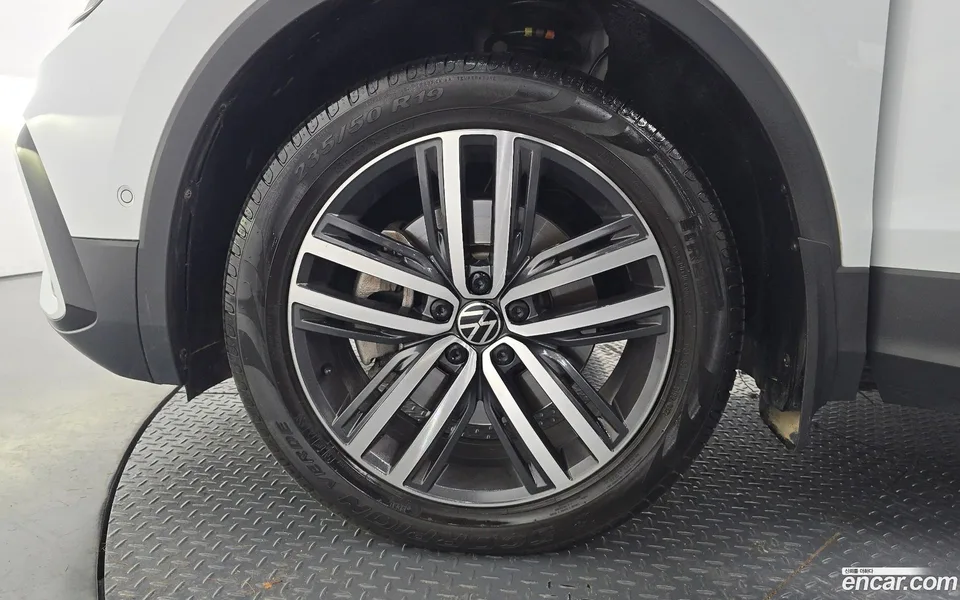 Volkswagen Tiguan Allspace 2.0 TSI 2022 — миниатюра 2