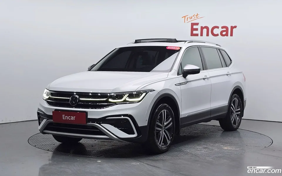 Volkswagen Tiguan Allspace 2.0 TSI 2022 — фото 1, купить с доставкой в Москву