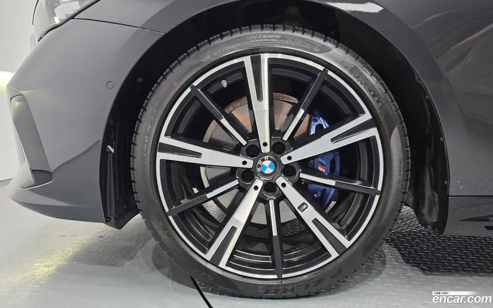BMW 5 Series 530i xDrive M 2023 — thumbnail 2