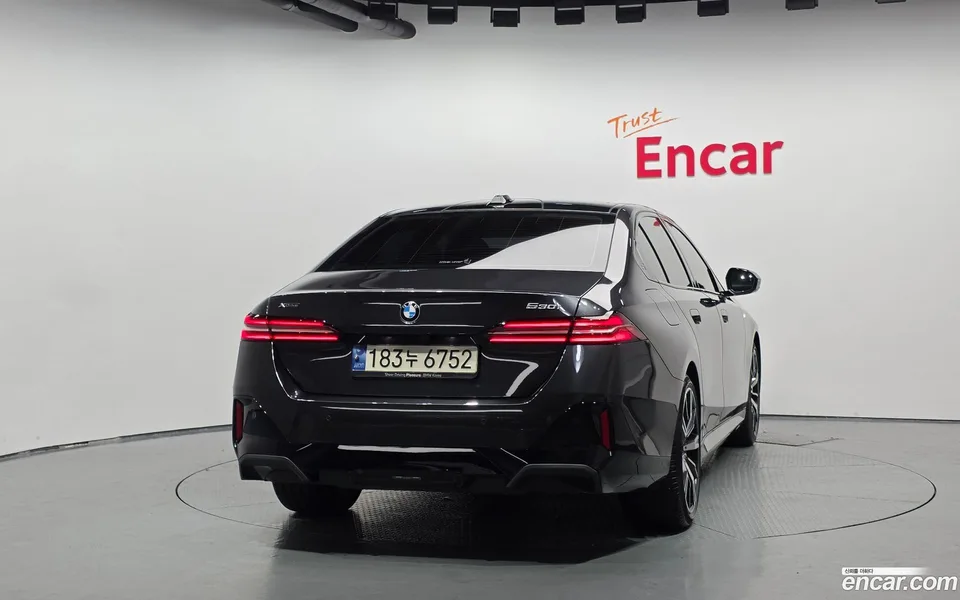 BMW 5 Series 530i xDrive M 2023 — thumbnail 4