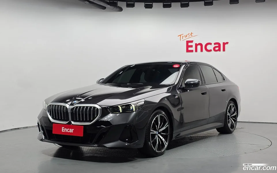 BMW 5 Series 530i xDrive M 2023 — photo 1, buy with delivery to Moscow