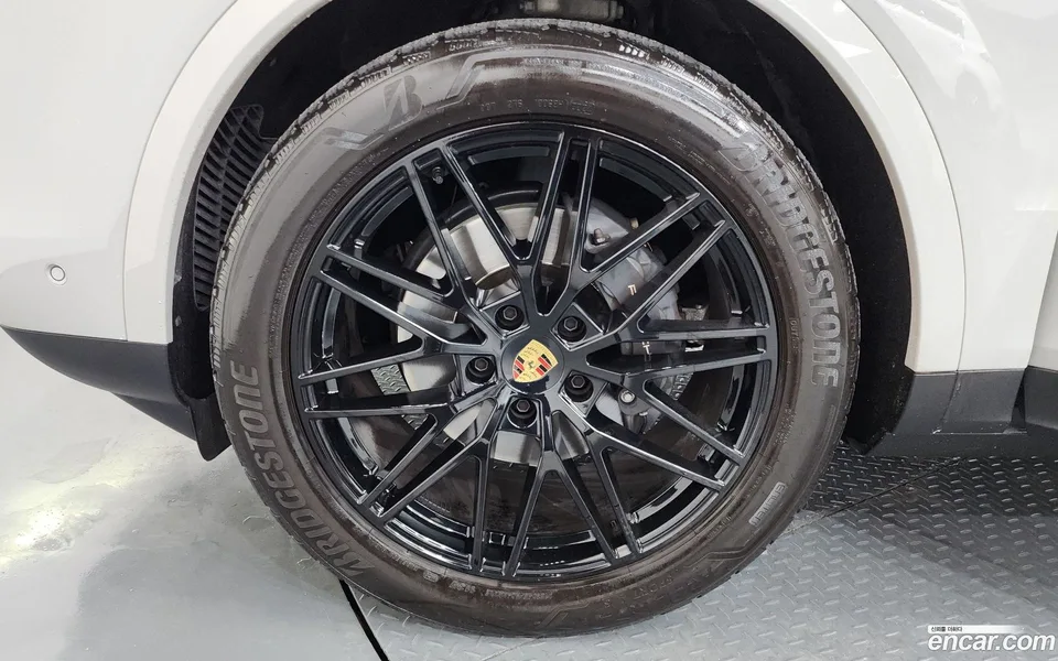 Porsche Cayenne 3.0 2024 — миниатюра 2