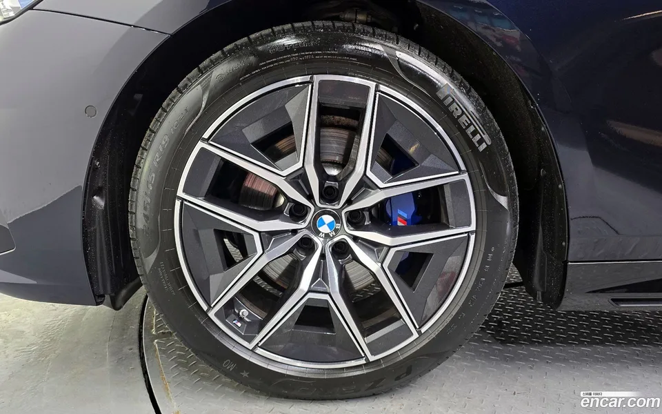 BMW 5 Series 520i M 2025 — миниатюра 2