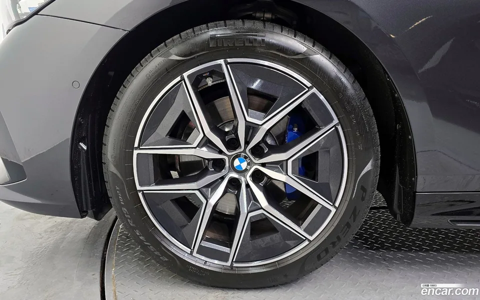 BMW 5 Series 520i M 2024 — миниатюра 5