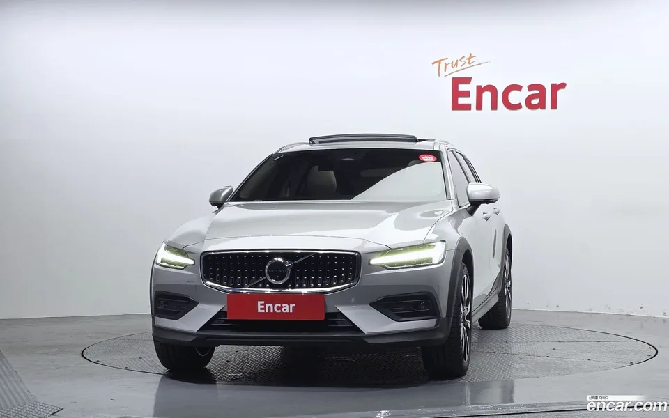 Volvo V60 Cross Country B5 AWD 2022 — миниатюра 3