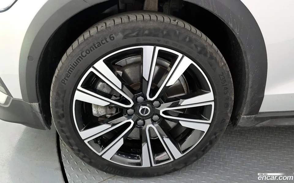 Volvo V60 Cross Country B5 AWD 2022 — миниатюра 5