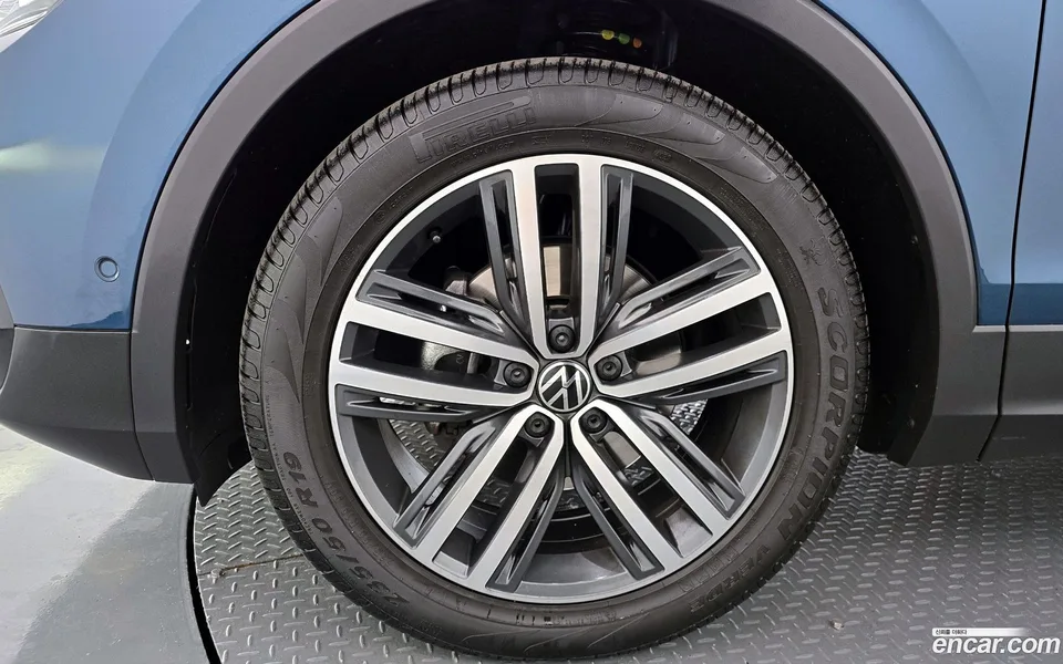 Volkswagen Tiguan 2.0 TDI 2024 — миниатюра 2