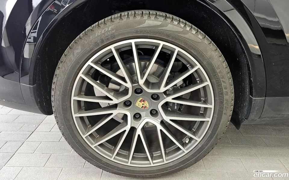 Porsche Cayenne 3.0 2023 — миниатюра 2