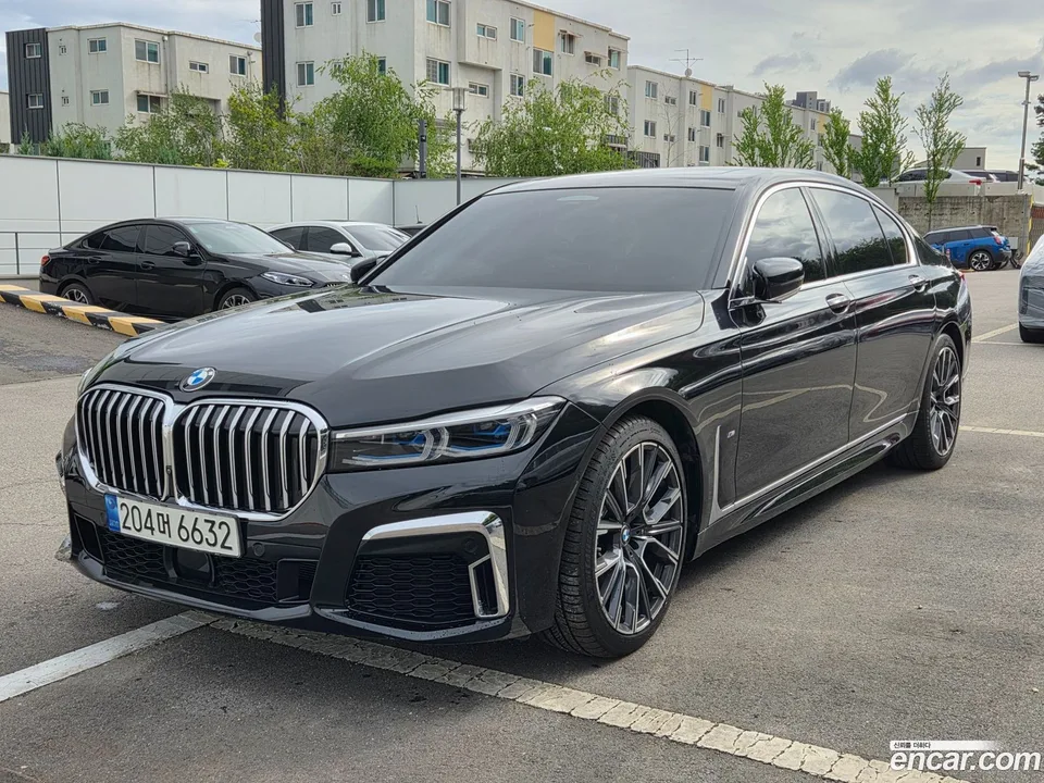 BMW 7 Series 740Li xDrive M 2022 — фото 1, купить с доставкой в Москву