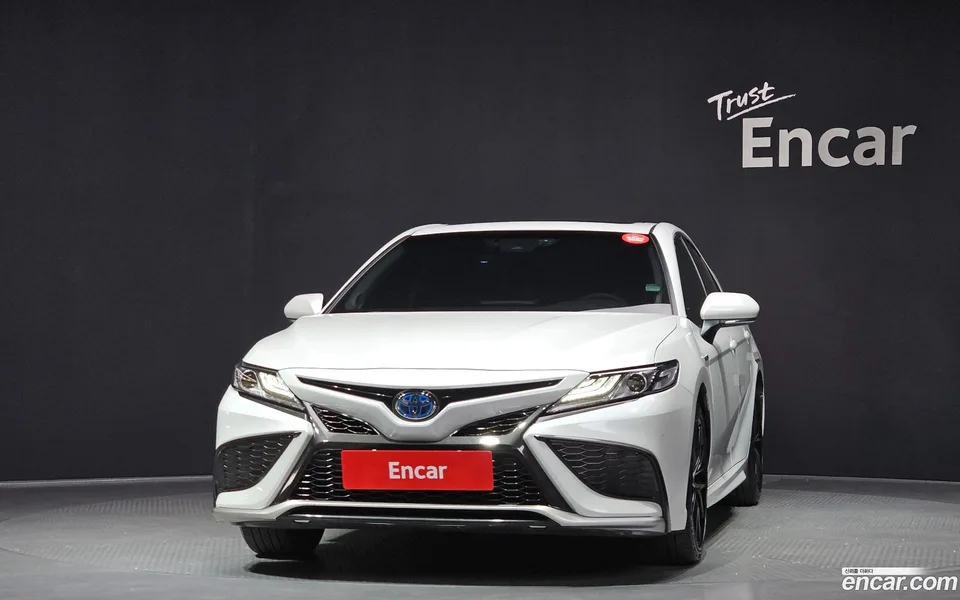 Toyota Camry 2.5 XLE 2023 — миниатюра 3