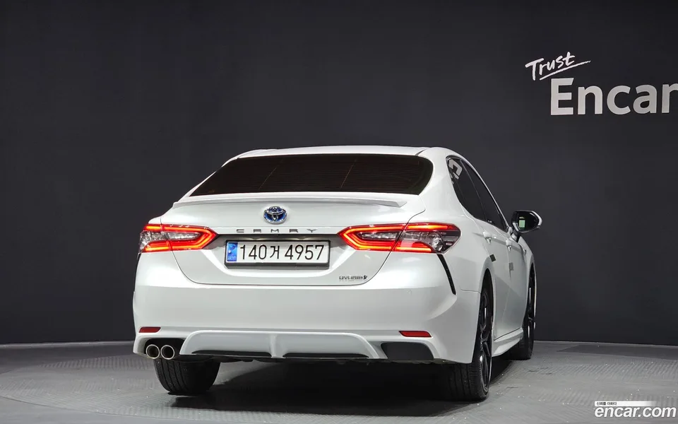 Toyota Camry 2.5 XLE 2023 — миниатюра 4