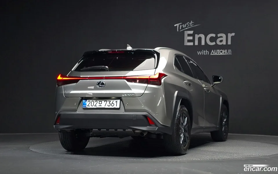 Lexus UX 300h 2.0 2WD 2025 — миниатюра 4