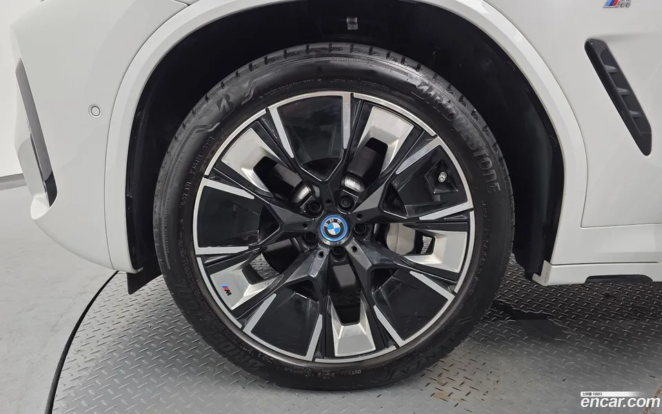 BMW iX3 M 2025 — миниатюра 2
