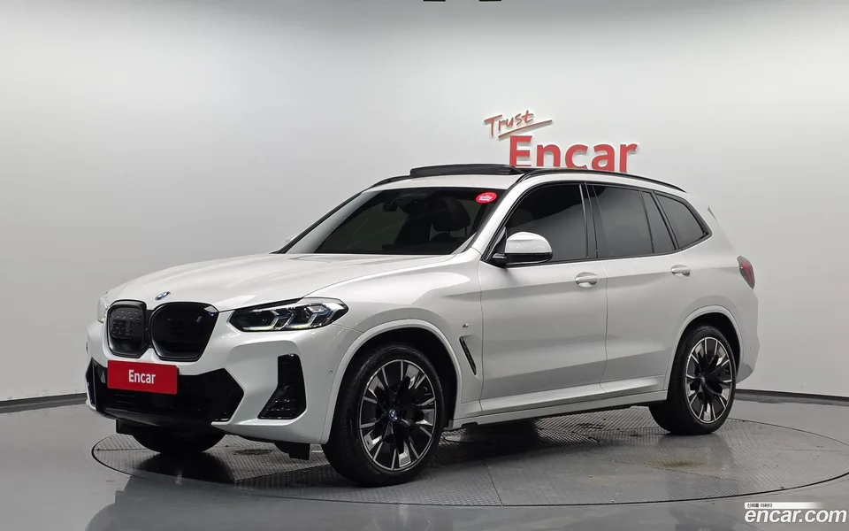 BMW iX3 2025