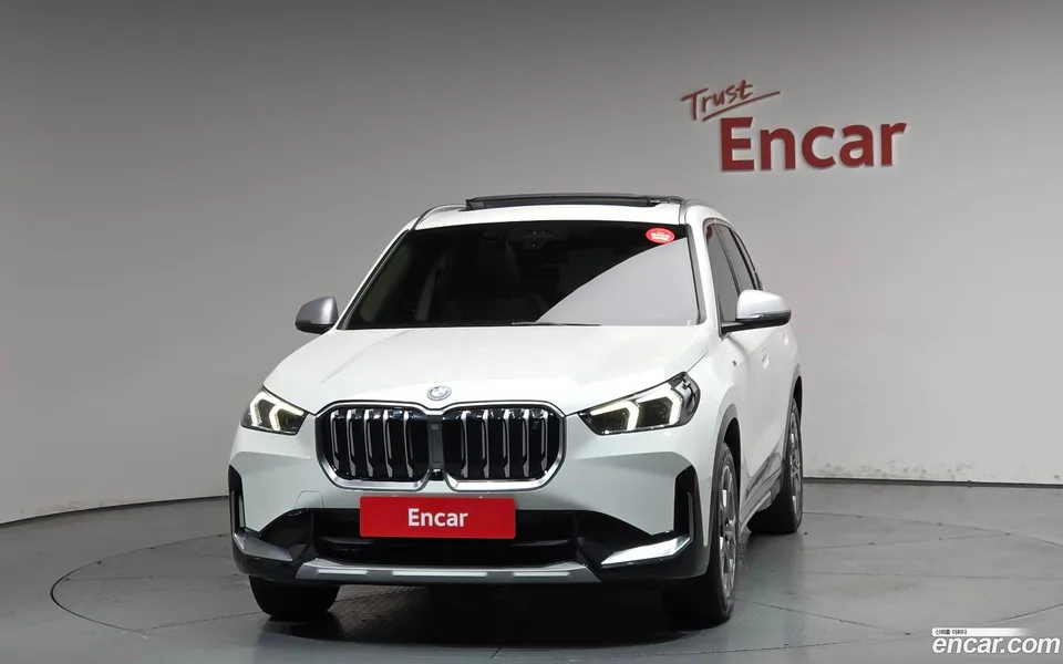 BMW iX1 xDrive 30 xLine 2023 — миниатюра 3