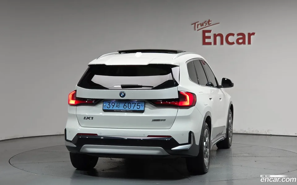 BMW iX1 xDrive 30 xLine 2023 — миниатюра 4