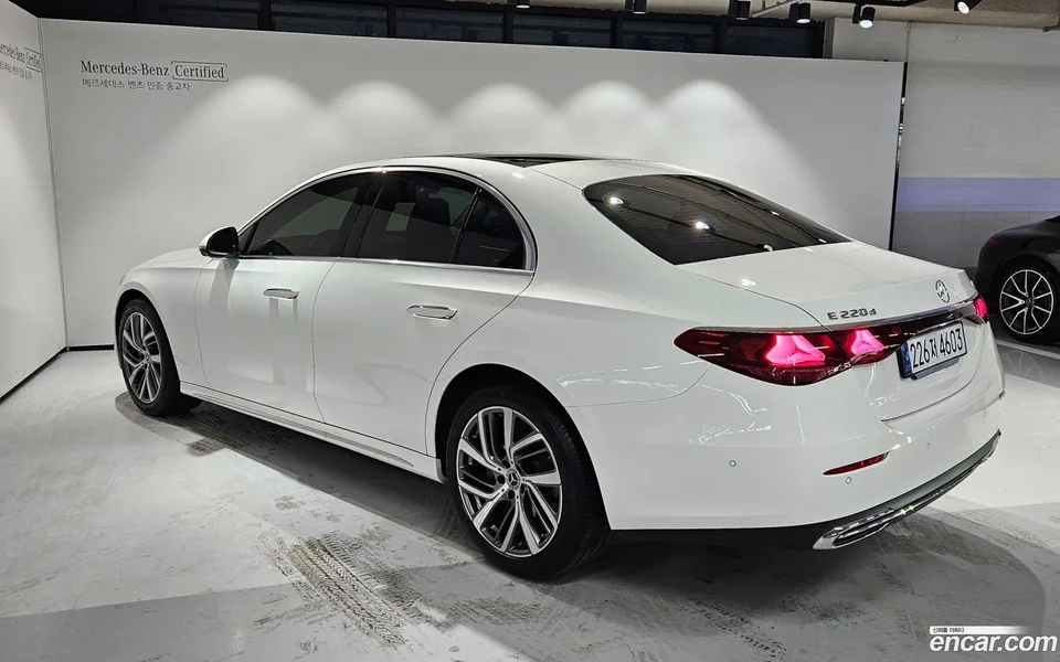 Mercedes-Benz E-Class E220d 4MATIC 2024 — миниатюра 3