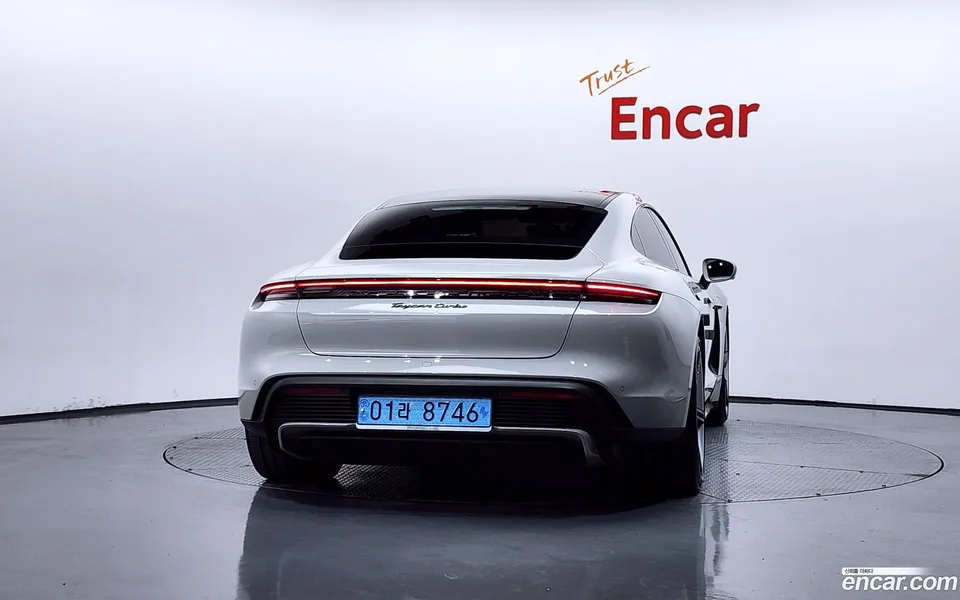 Porsche Taycan 2024 — миниатюра 4